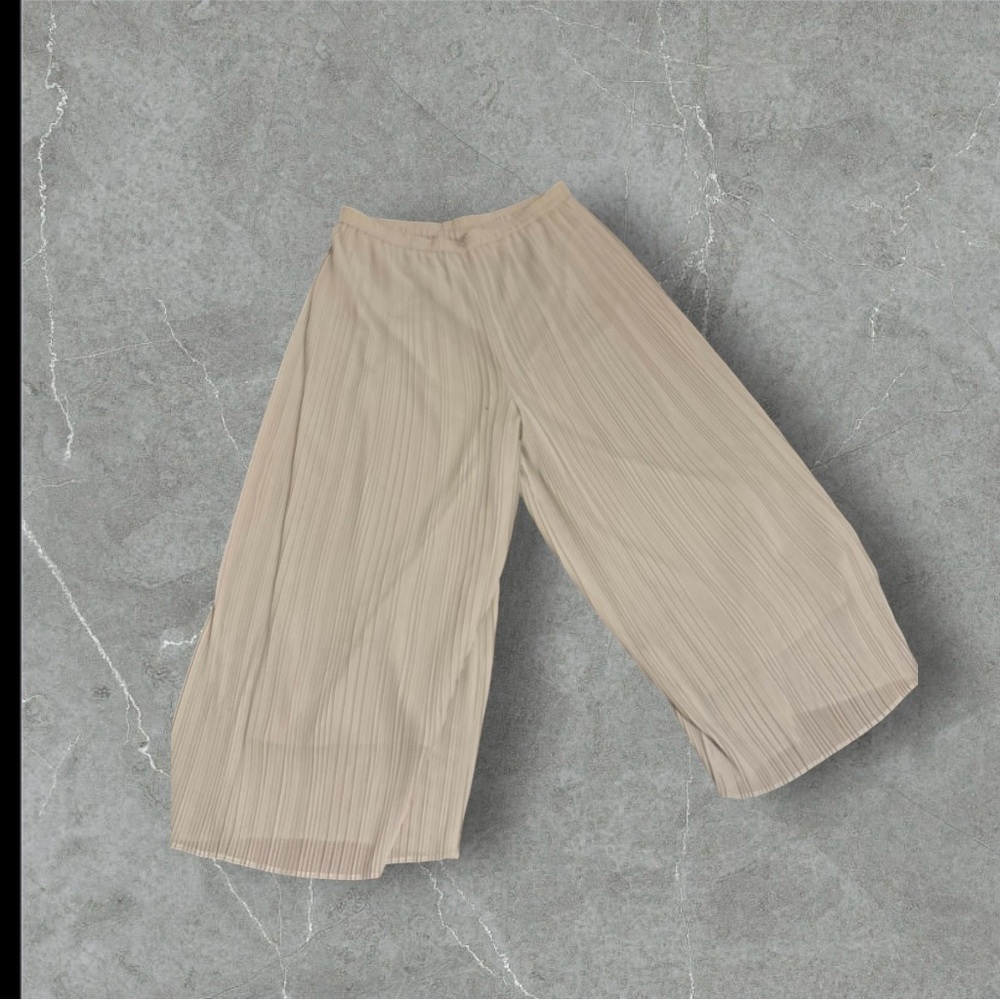 Uniqlo Beige Pleated Wide-Leg Pants XL